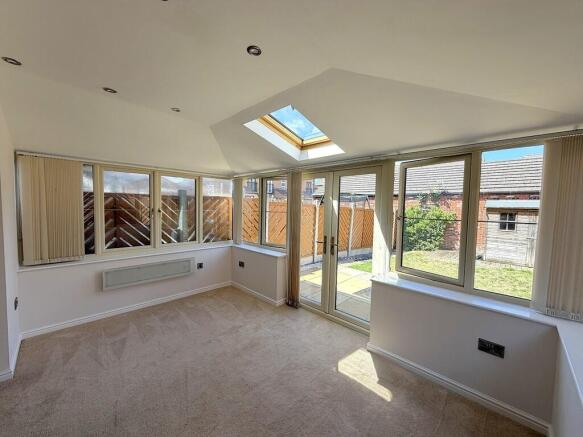 4 bed Semi-Detached to rent Image 5