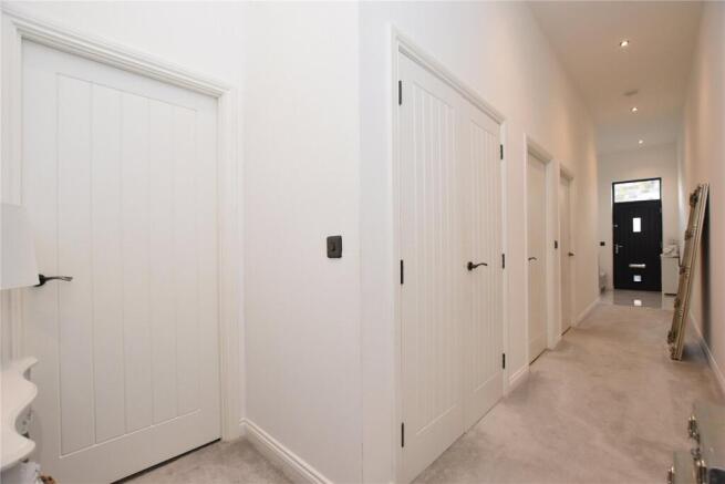 2 bed Apartment for sale Image 6