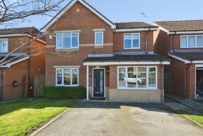 4-bed detached on Oak Tree Walk, Crowle, Scunthorpe, £299,950