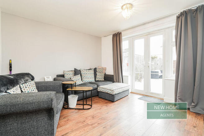 3 bed Semi-Detached for sale Image 4