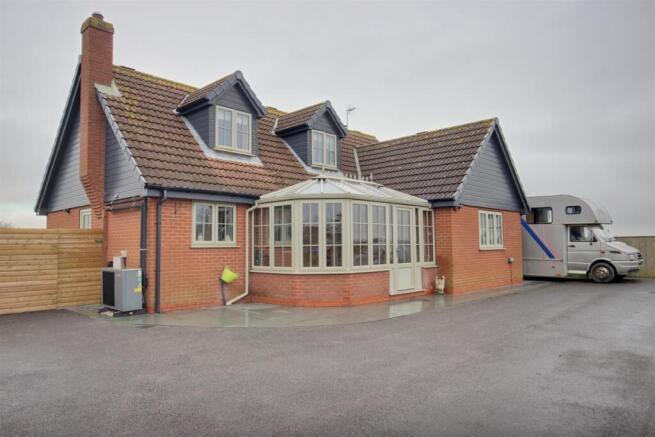 Leconfield Kennels (14).jpg