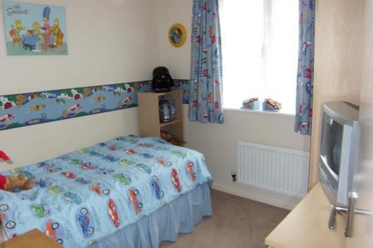BEDROOM 2
