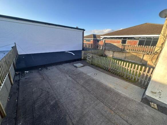 2 bed Flat to rent Image 4