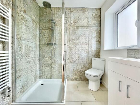 EN SUITE SHOWER ROOM