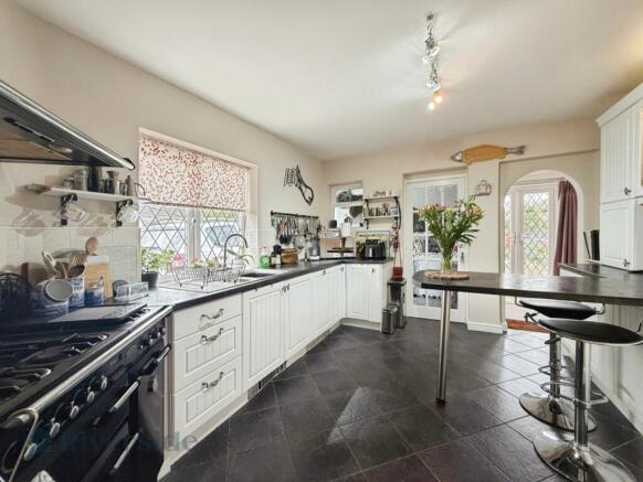 2 bed Semi-Detached Bungalow for sale Image 6