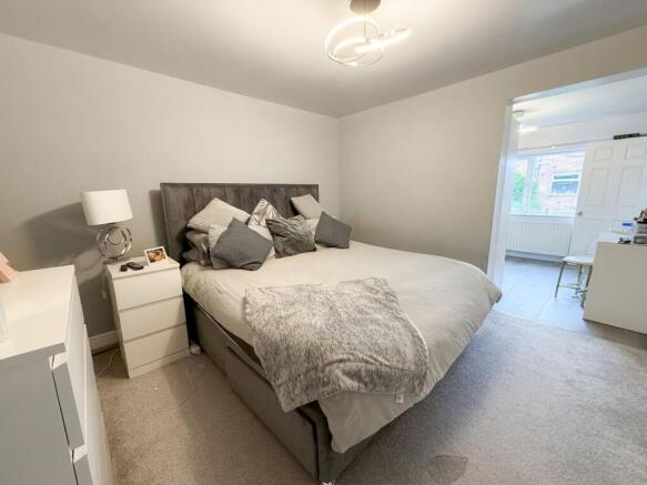 4 bed Semi-Detached for sale Image 7