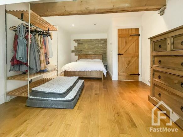4 bed Detached for sale Image 8