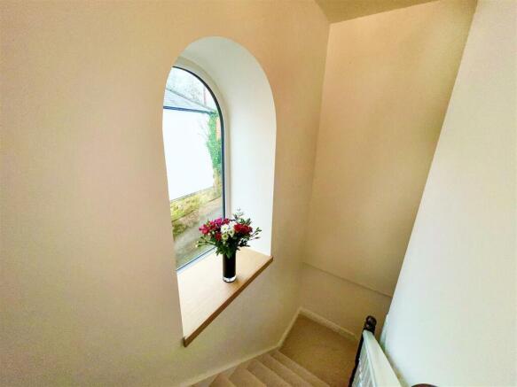 FIRST FLOOR LANDING