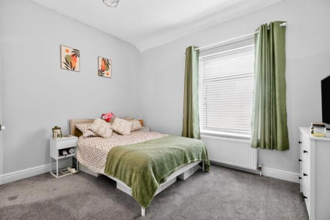 2 bed End of Terrace to rent Image 8