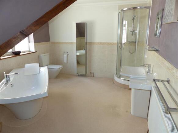 En-Suite Bathroom