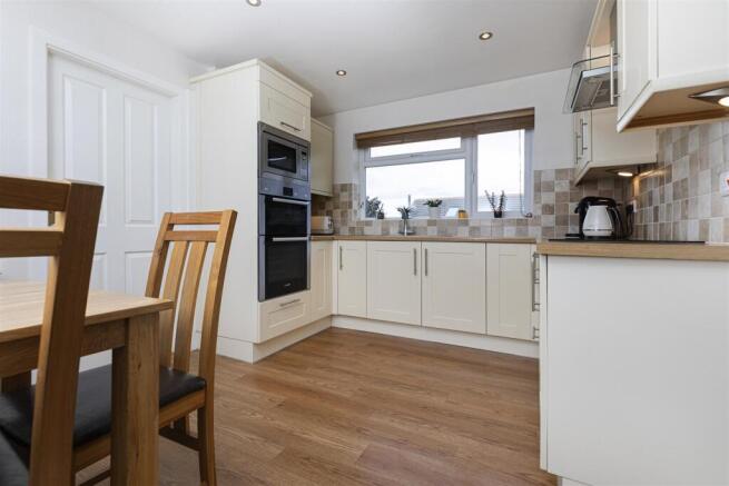 Bramleys Estate Agents - Towngate - Kirkburton (2)