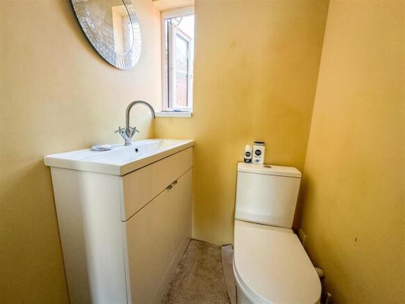 EN-SUITE W.C.