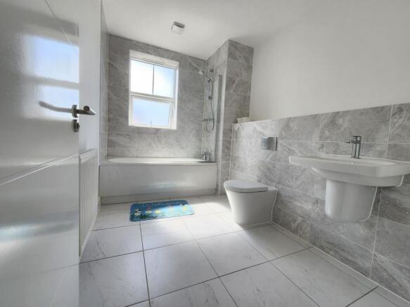 3 bed Semi-Detached to rent Image 10