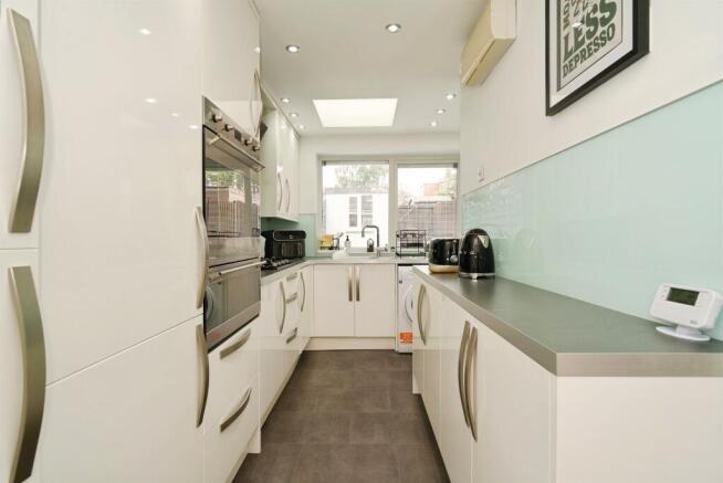 2 bed Terraced for sale Image 6
