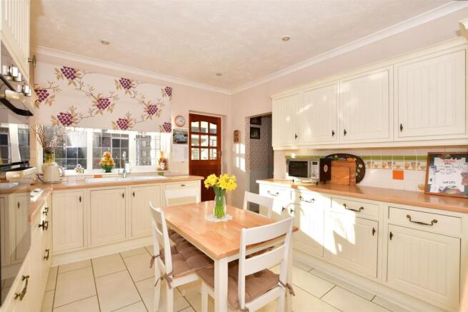 Kitchen/ Breakfast Room