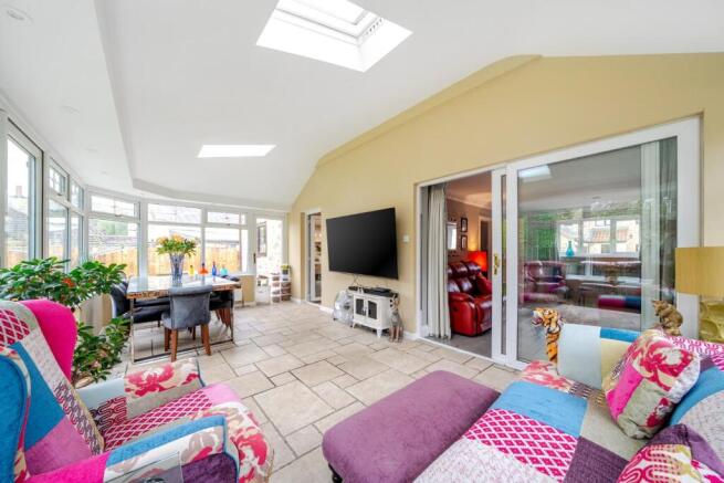 4 bed Detached for sale Image 11