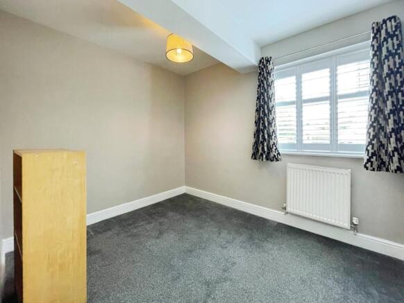 2 bed Ground Flat for sale Image 8