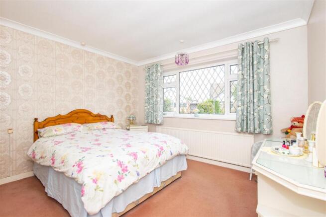 4 bed Detached Bungalow for sale Image 12