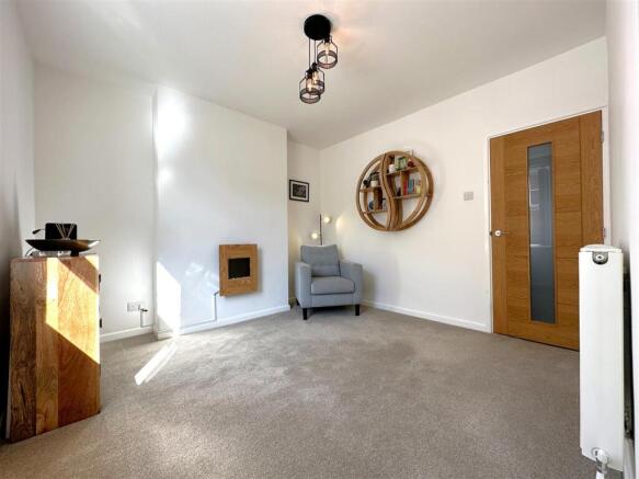 Separate Sitting Room 865