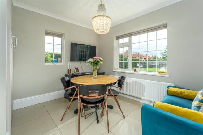 4 bed Semi-Detached for sale Image 4