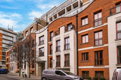 Lancelot Place,
Knightsbridge, SW7