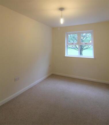 2 bed Apartment to rent Image 6