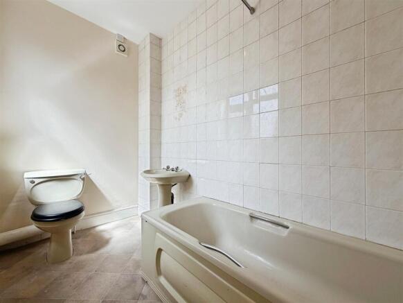 3 bed Semi-Detached for sale Image 11