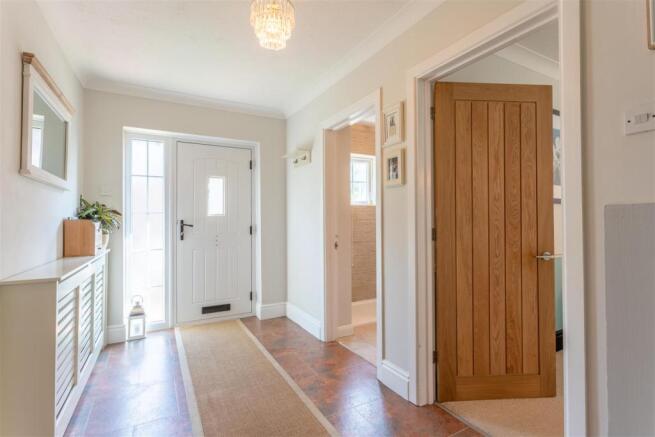 Large Spacious Entrance Hall
