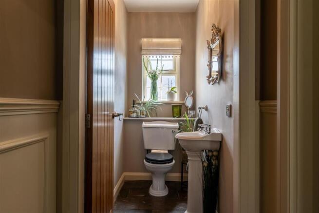 4 bed Detached for sale Image 7