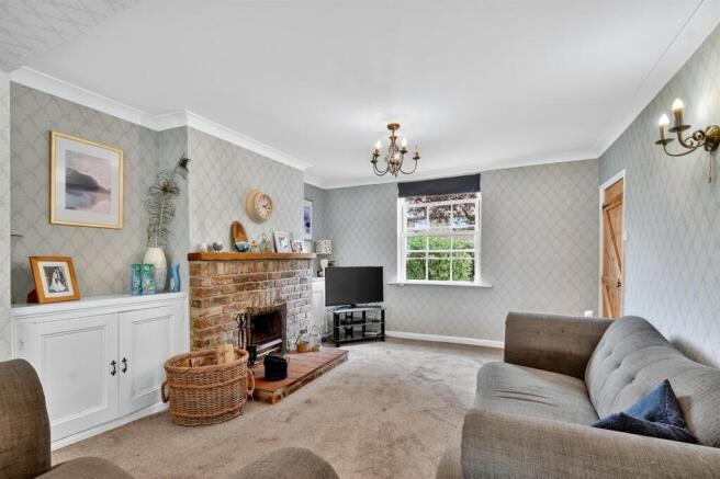 4 bed Detached for sale Image 8
