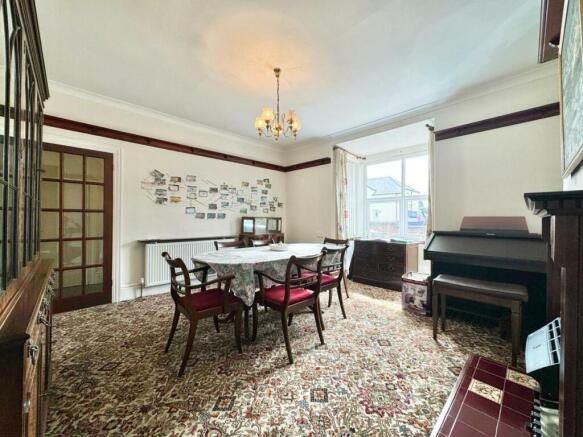 5 bed Detached for sale Image 9
