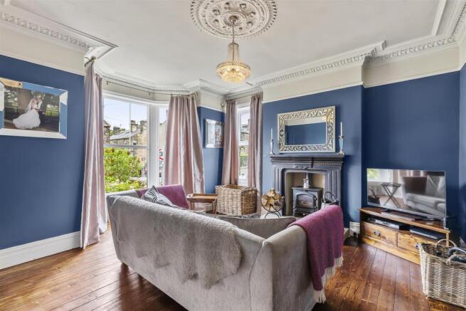 6 bed House for sale Image 7