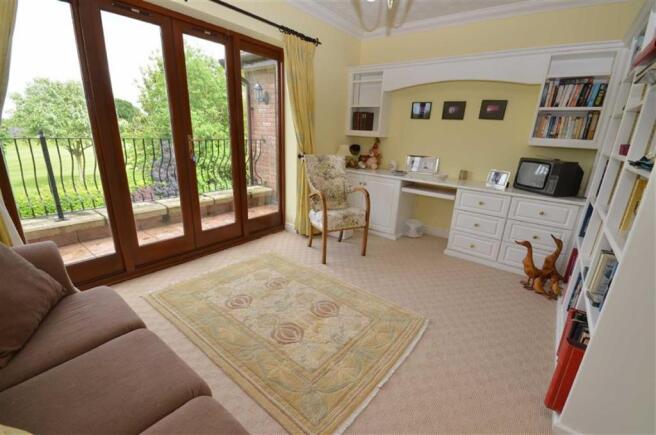 SITTING ROOM / OPT. 