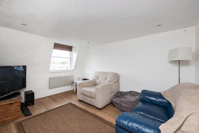Top Floor Flat, 18 New King Street, BA1 2BL-4.jpg