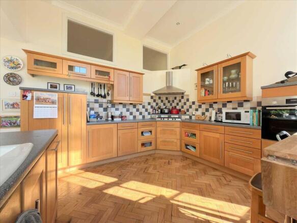 2 bed Flat for sale Image 8