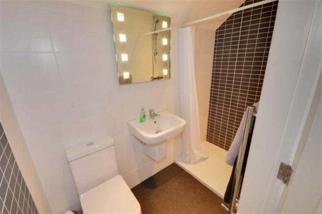 EN-SUITE SHOWER ROOM
