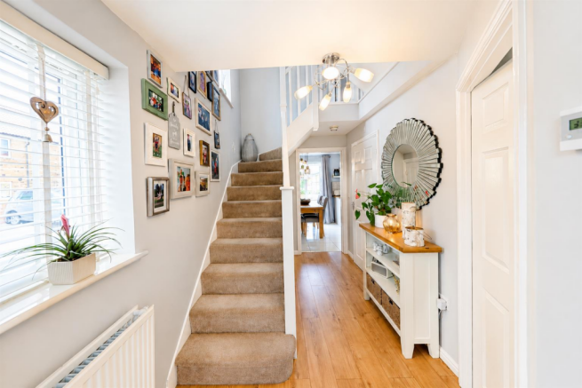 4 bed Detached for sale Image 10