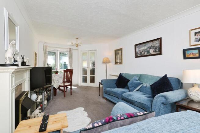 2 bed Apartment for sale Image 3