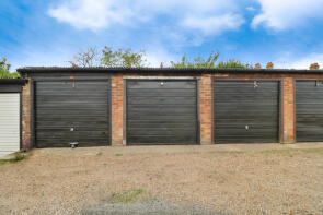 33, Ilfracombe Avenue, Southend-on-sea SS1 2QX