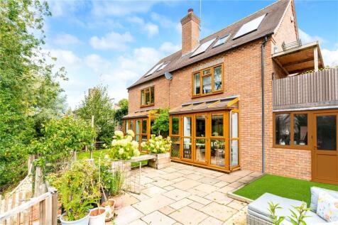 Newbury Road, Lambourn, Hungerford, Berkshire, RG17