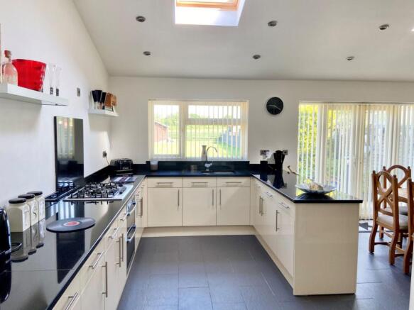 KITCHEN/DINING/FAMILY ROOM