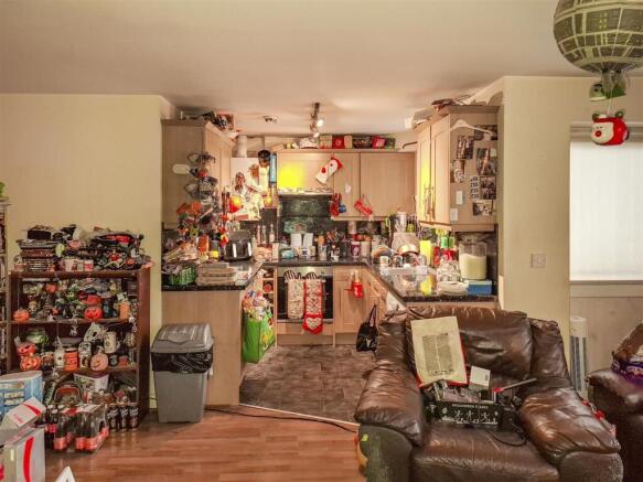 3 bed Apartment for sale Image 5