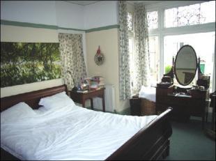 SPACIOUS BEDROOM 1