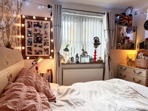 2 bed Flat for sale Image 12