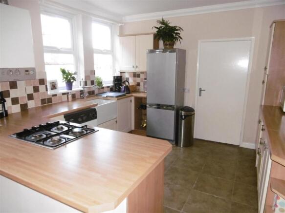 KITCHEN/BREAKFAST RO