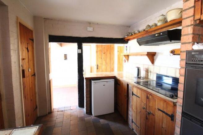 https://s3-eu-west-1.amazonaws.com/propertylab/allanmorris/property-images/standard/5105_23 Tilesford Cottages - Kitchen 2.JPG