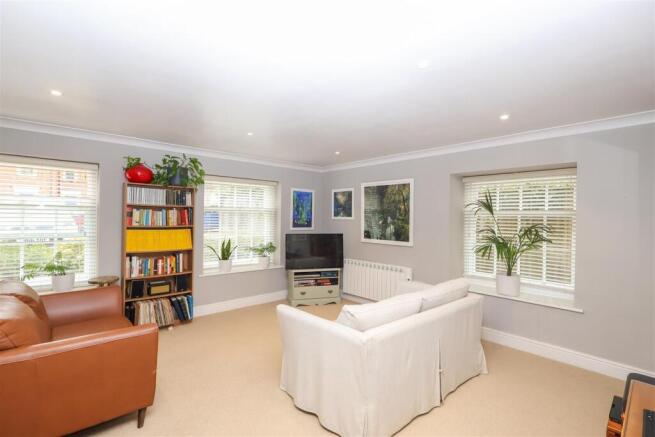 2 bed Apartment for sale Image 7