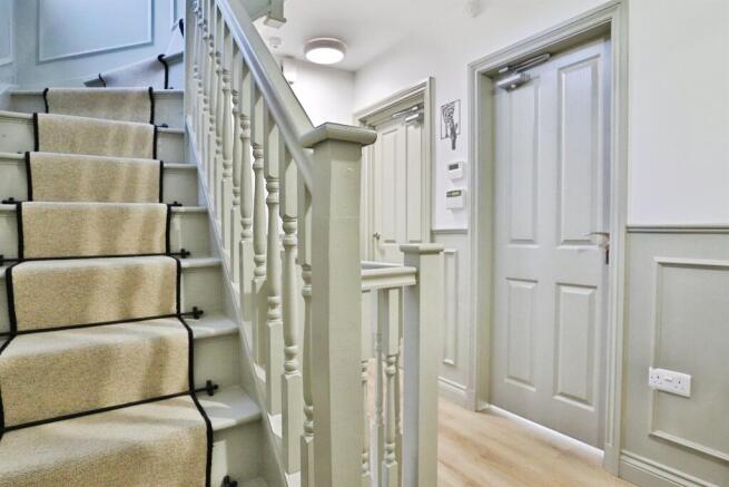 6 bed Semi-Detached for sale Image 5