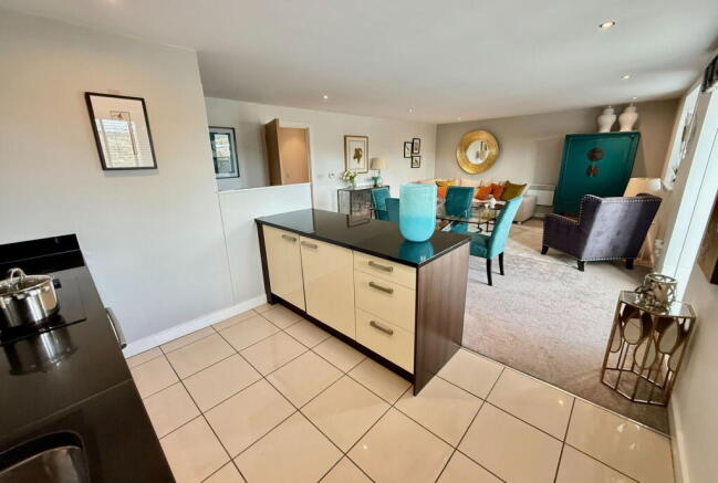 3 bed Apartment for sale Image 11