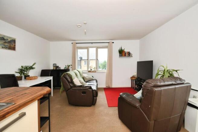 2 bed Apartment to rent Image 5